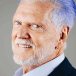 Branco-Azul-Verde-e-Amarelo-Montagem-de-Fotos-Moderno-Recursos-para-Novos-Contratados-Apresentação-Empresarial-11-11-2025_12_32_PM